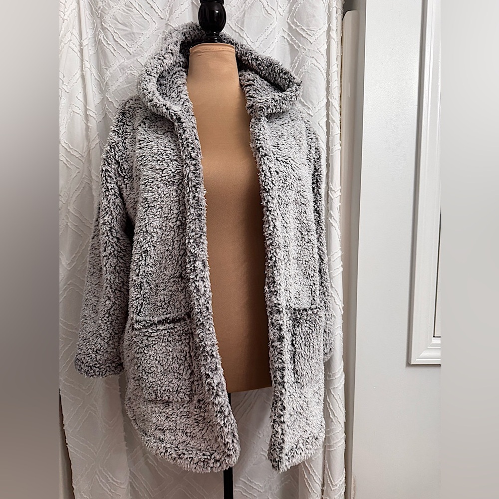 NWT f21 faux Sherpa hooded cozy lounge sweater